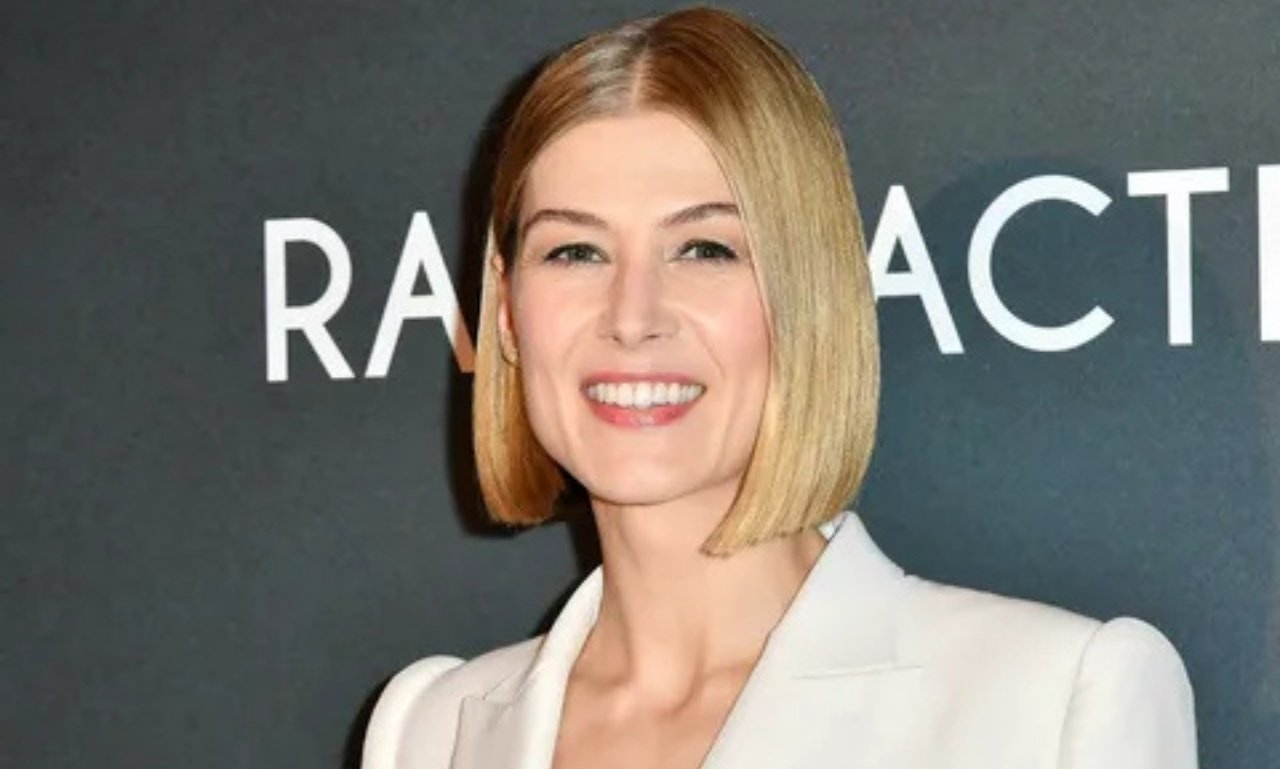 Rosamund Pike net worth and measurements